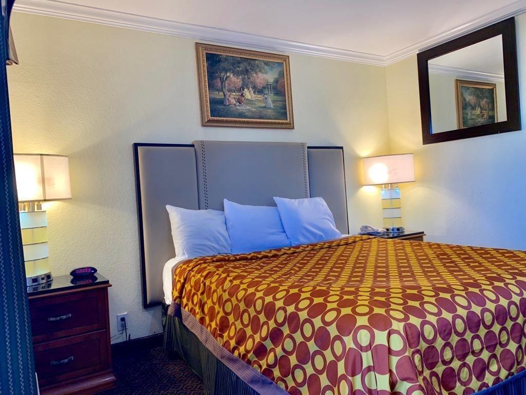 Travelodge Inn & Suites By Wyndham Фулъртън Екстериор снимка