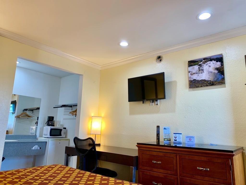 Travelodge Inn & Suites By Wyndham Фулъртън Екстериор снимка
