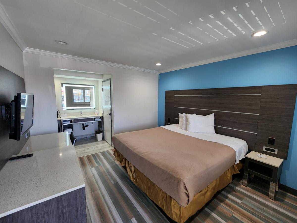Travelodge Inn & Suites By Wyndham Фулъртън Екстериор снимка