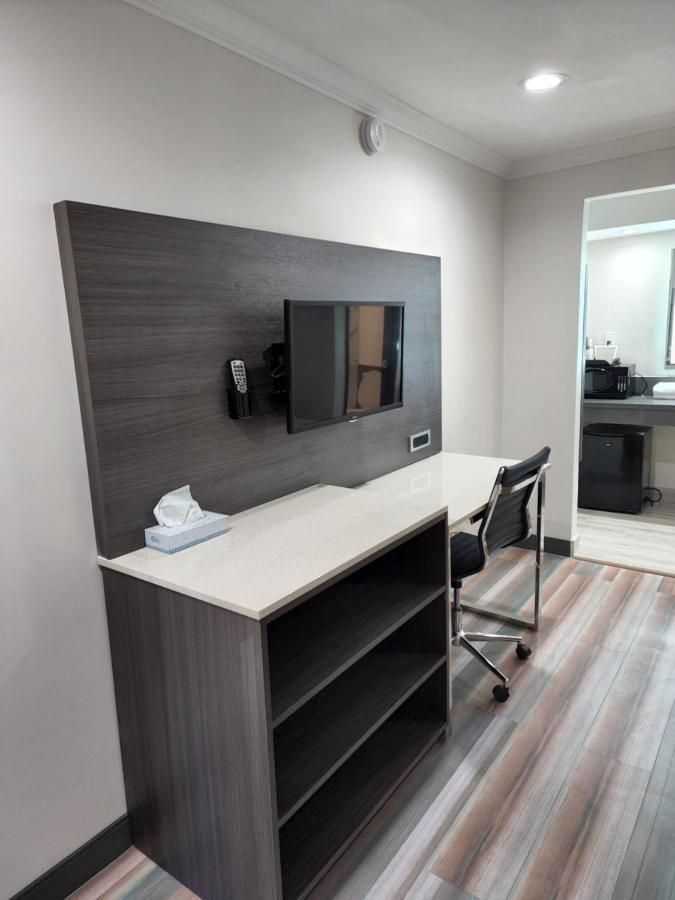 Travelodge Inn & Suites By Wyndham Фулъртън Екстериор снимка