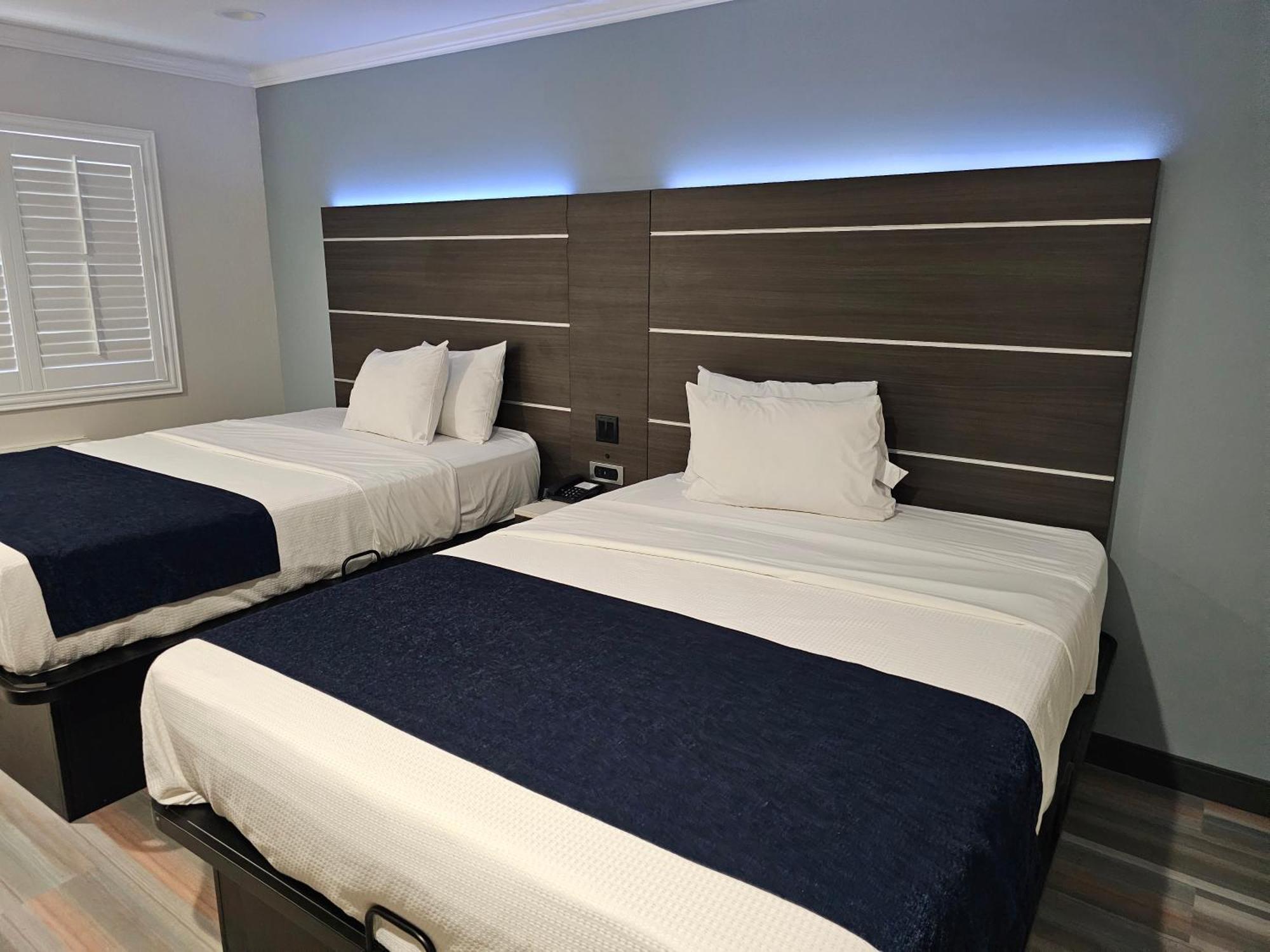 Travelodge Inn & Suites By Wyndham Фулъртън Екстериор снимка