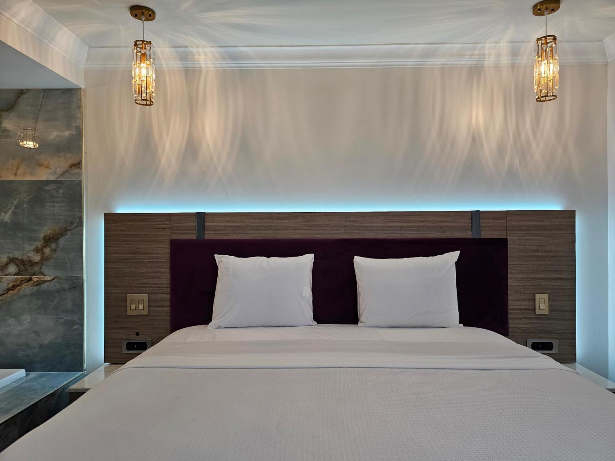 Travelodge Inn & Suites By Wyndham Фулъртън Екстериор снимка