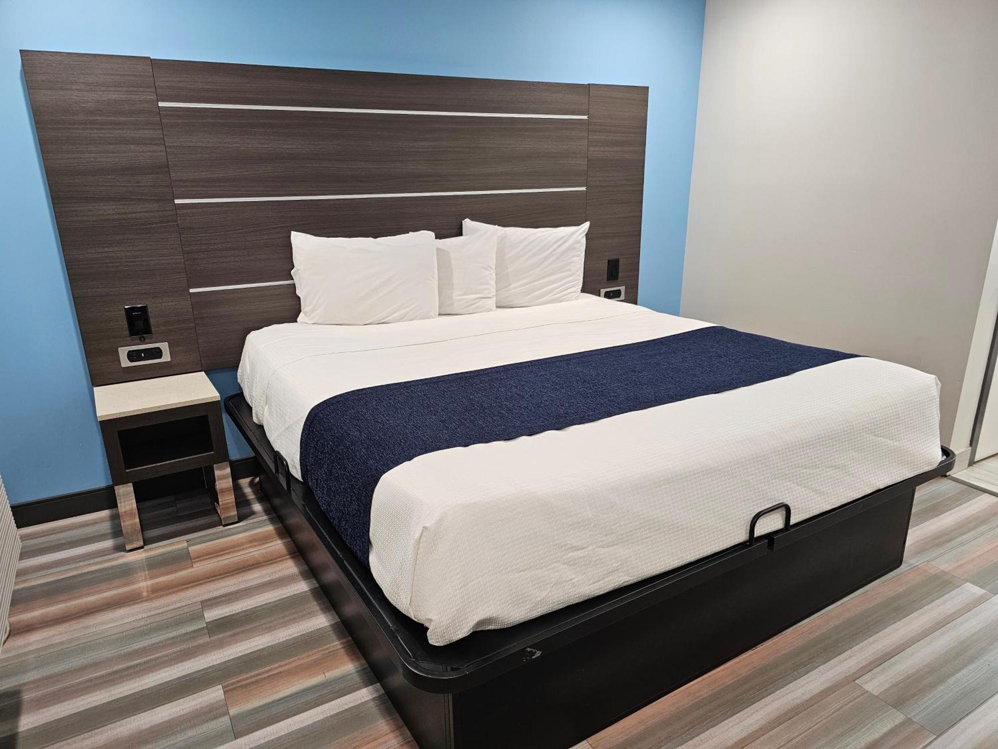 Travelodge Inn & Suites By Wyndham Фулъртън Екстериор снимка