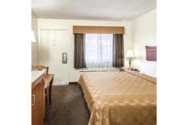 Travelodge Inn & Suites By Wyndham Фулъртън Екстериор снимка